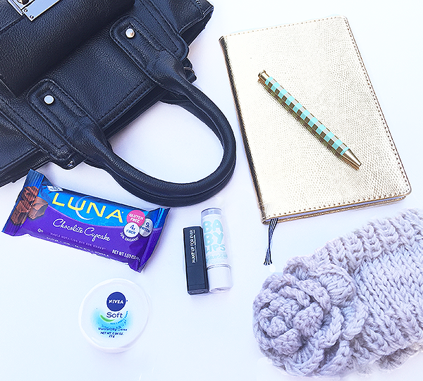 What’s in My Bag : Holiday Shopping Edition + Gluten-Free LUNA Bars Giveaway
