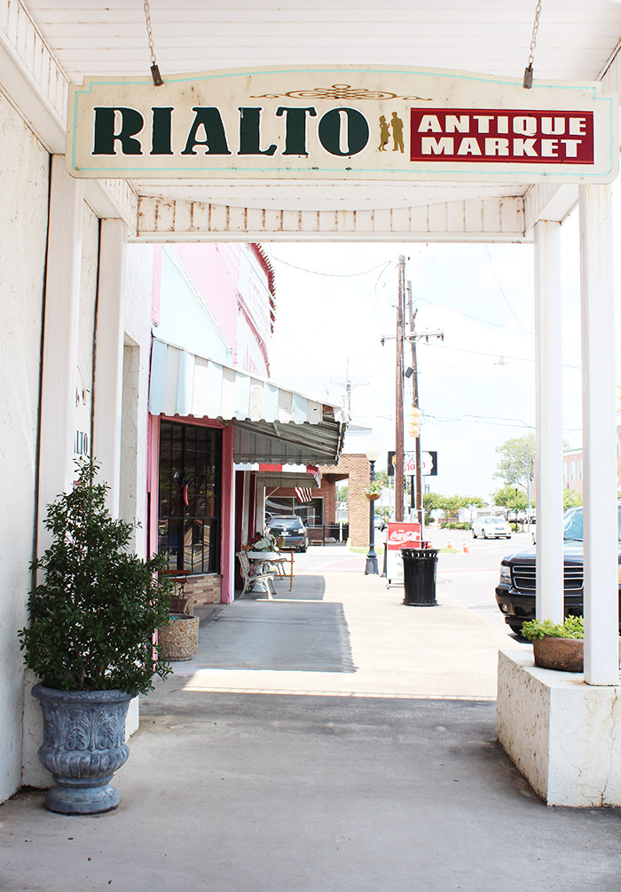 Antique Alley - Monroe-West Monroe Travel Guide: Where to Stay, Eat, & Play in Monroe-West Monroe, Louisiana | How to Spend 48 Hours in Monroe & West Monroe