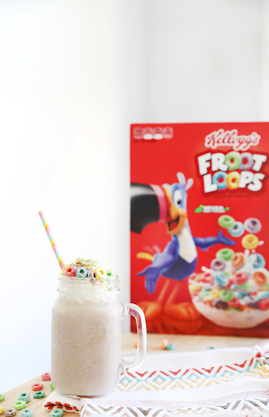 https://www.thesouthernthing.com/wp-content/uploads/2018/12/FROOT-LOOPS-SMOOTHIE-11.jpg