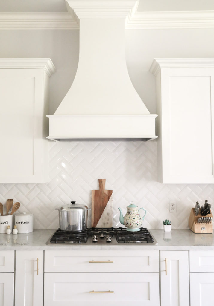 White Gold and Marble Kitchen with Shaker Cabinets