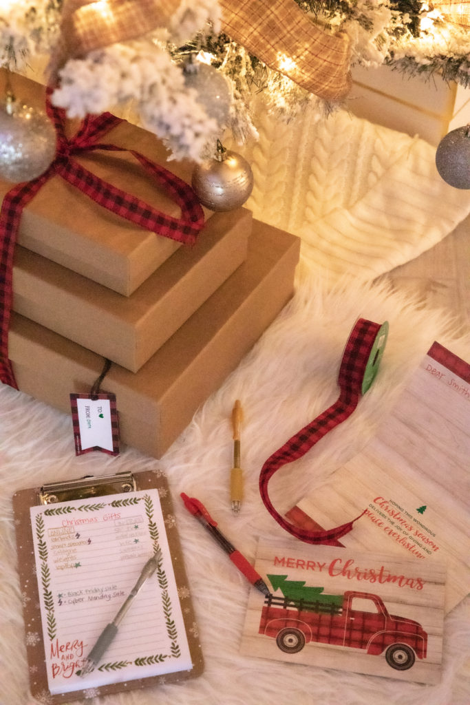 How to Stay Organized While Holiday Shopping + Tips for Organizing Holiday Shopping Lists