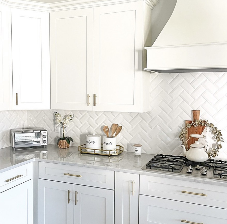 white and gold kitchen